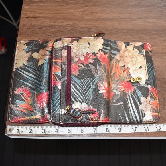 USED Wallet - Picture 11 of 15